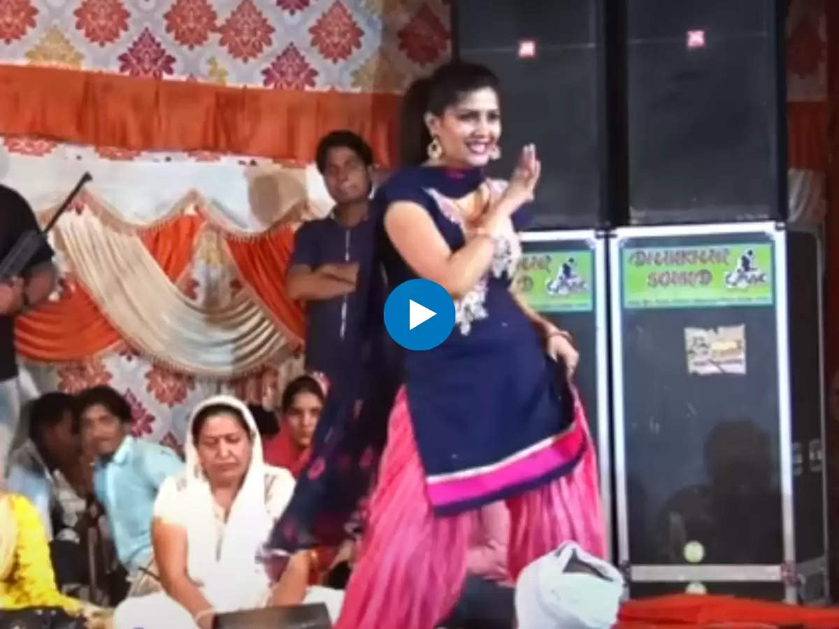 Sapna Viral Video: डांस करते वक्त Sapna Choudhary हुई ऊप्स मोमेंट का शिकार, देखने वालों की फटी रह गई आंखें