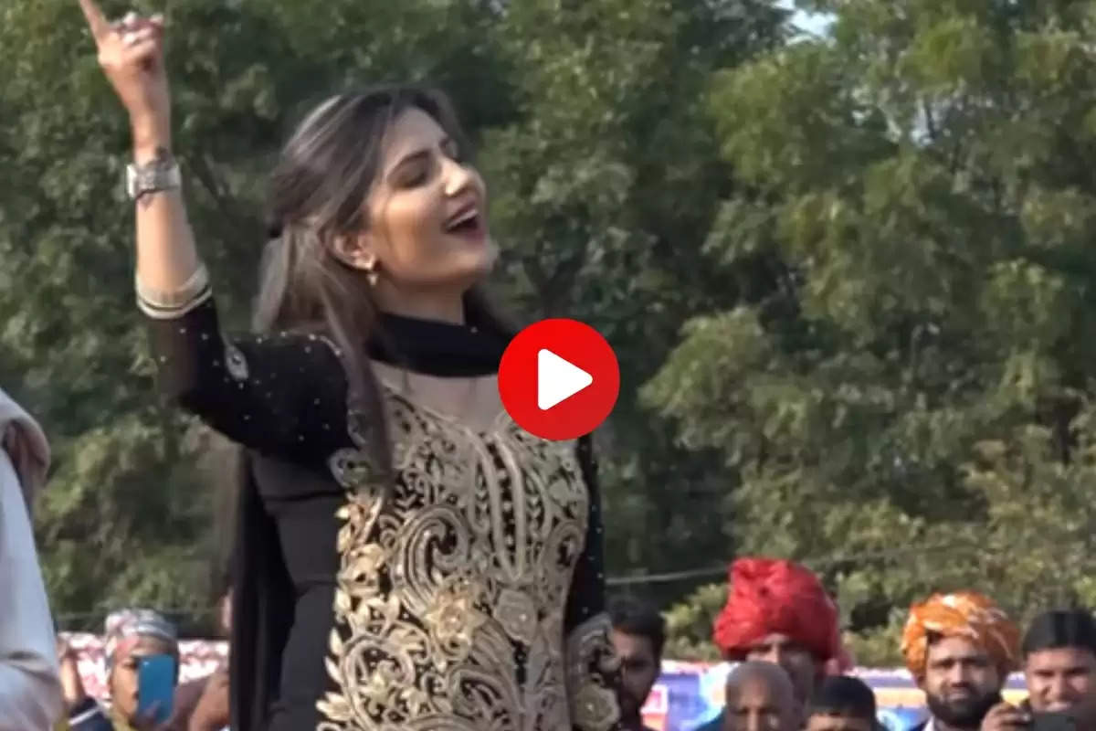 Sapna Chaudhary Dance: सपना चौधरी ने स्टेज पर लगाए ताबड़तोड़ ठुमके, देखकर ताऊ में भी आई जवानी  
