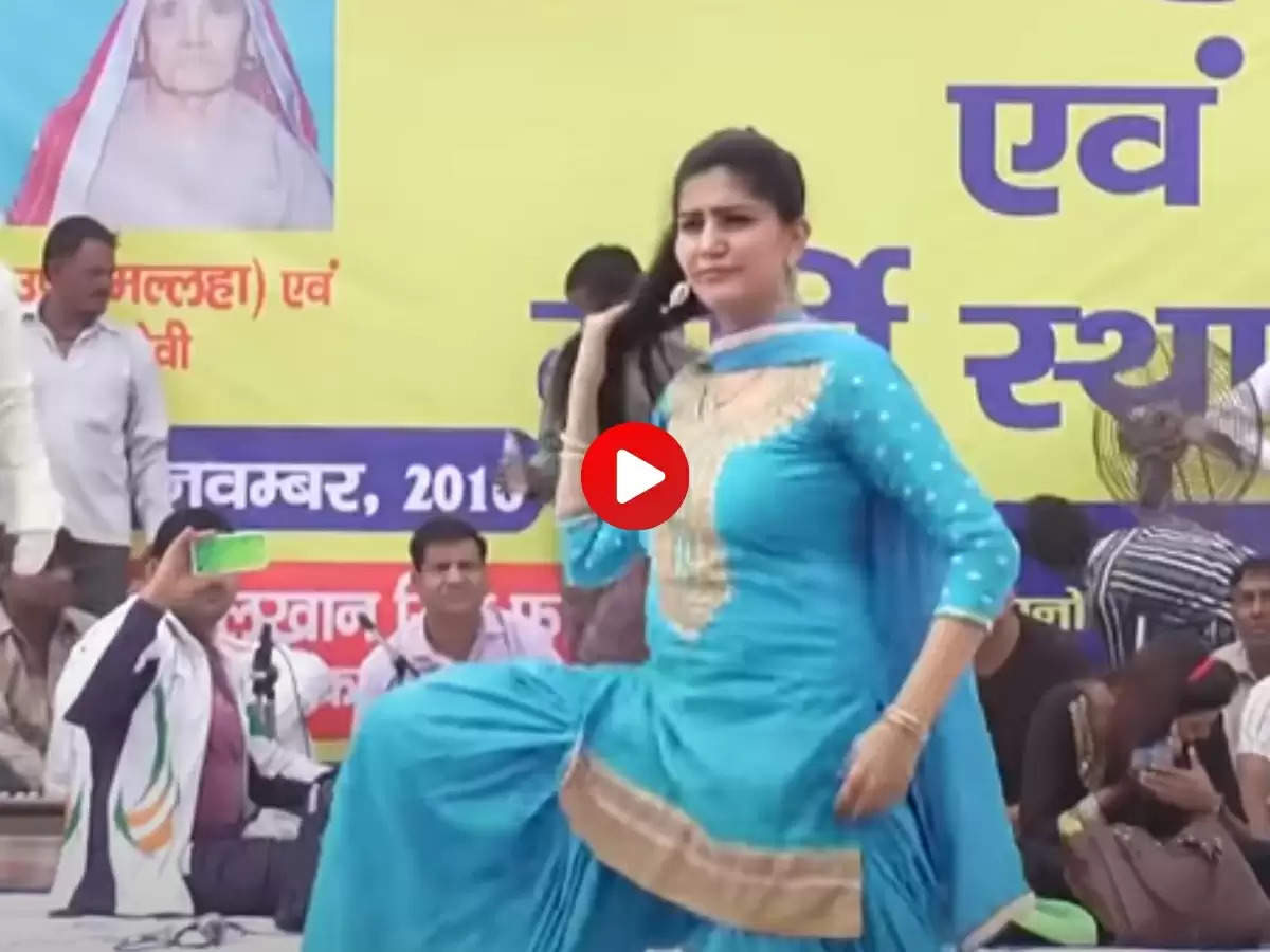 Sapna Choudhary Video: सपना चौधरी के स्टेज शो में बरसे लाखों के नोट, डांस देख ताऊ भी लगा नाचने