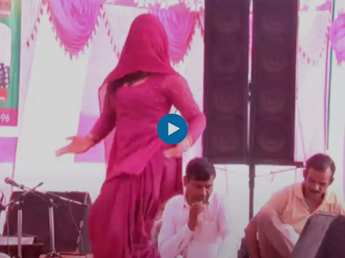 Haryanvi Dance: अपने ताबड़तोड़ ठुमकों से मनीषा ने हिलाया स्टेज, डांस देख फैंस हुए बेकाबू